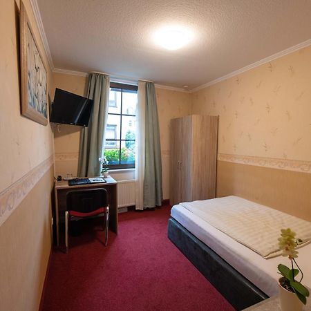 Hotel Am Rathaus Menden Bagian luar foto