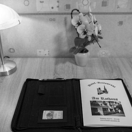 Hotel Am Rathaus Menden Bagian luar foto