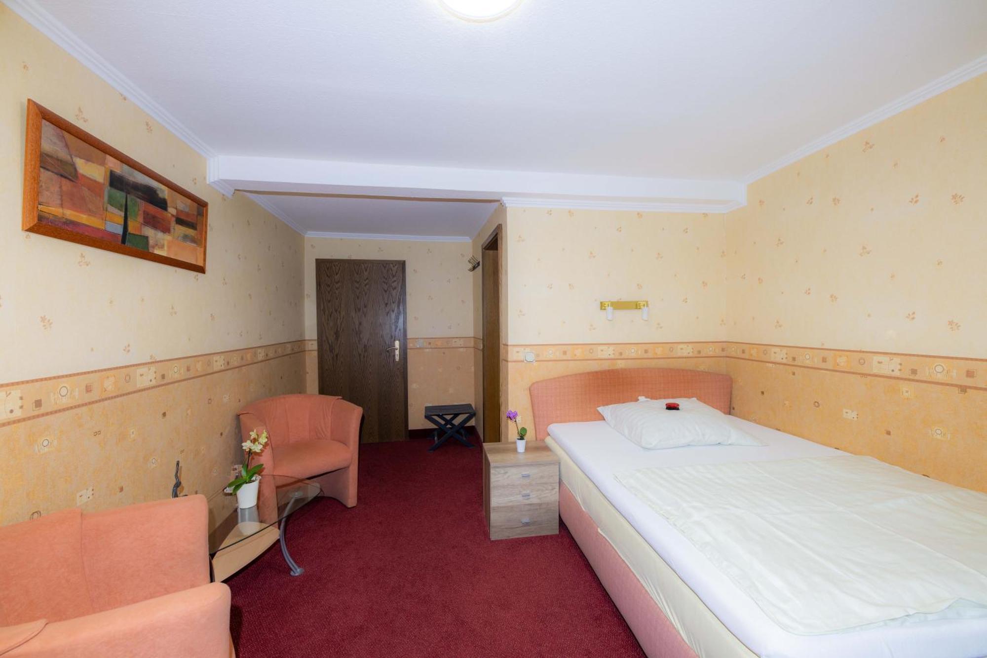 Hotel Am Rathaus Menden Bagian luar foto
