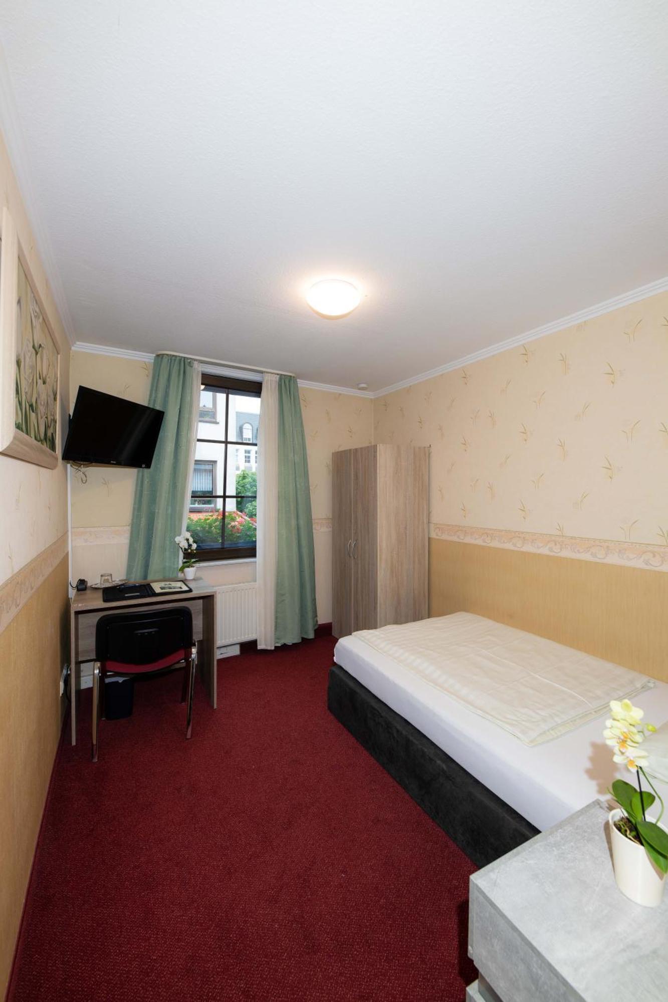 Hotel Am Rathaus Menden Bagian luar foto